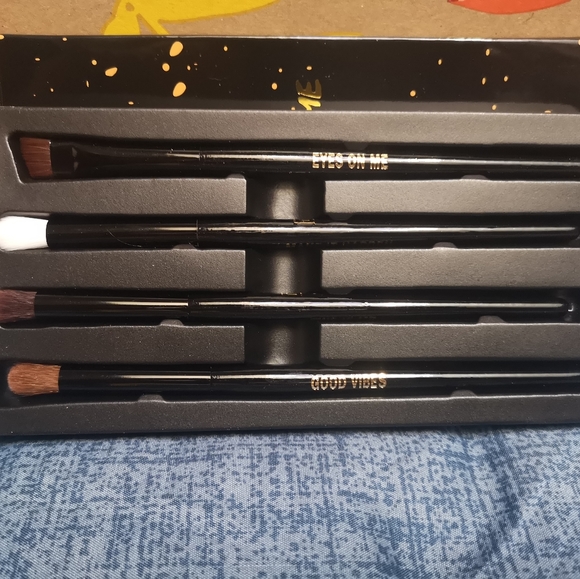 Makeup bundle - Picture 6 of 6